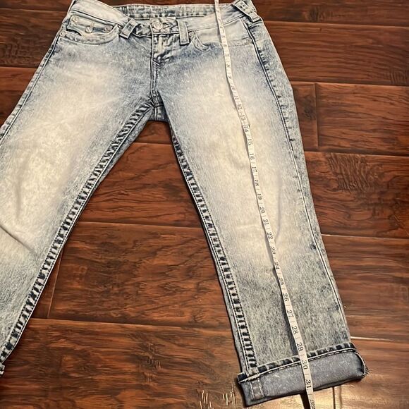 True Religion Blue Distressed Denim Rolled Capri Casual Modern Feminine Boho - Picture 6 of 12